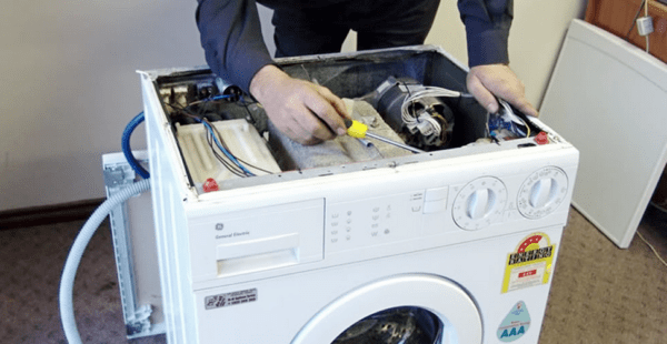 gambar teknisi mesin cuci